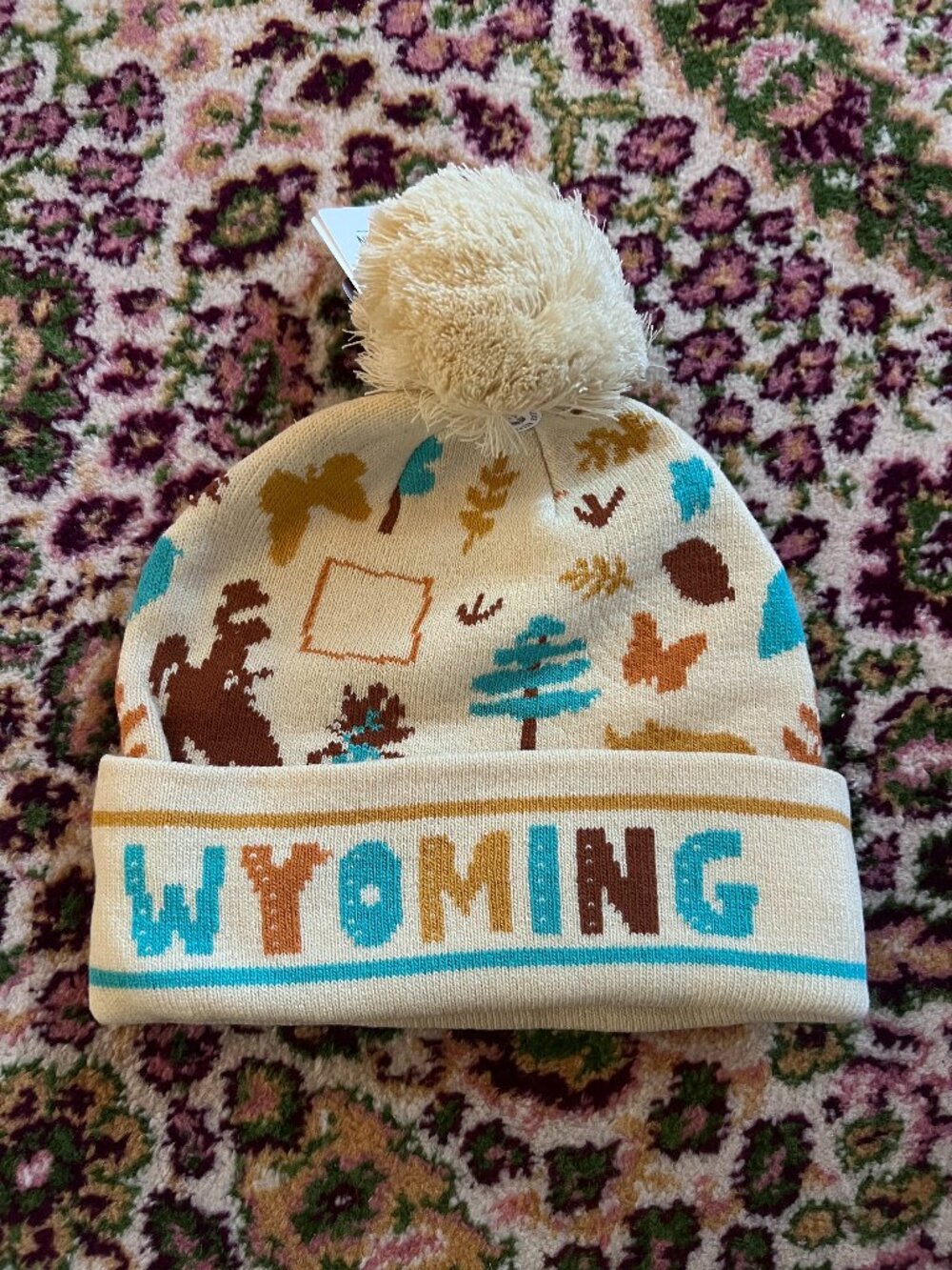 NWT Wyoming  landmarks and wildlife knit beanie